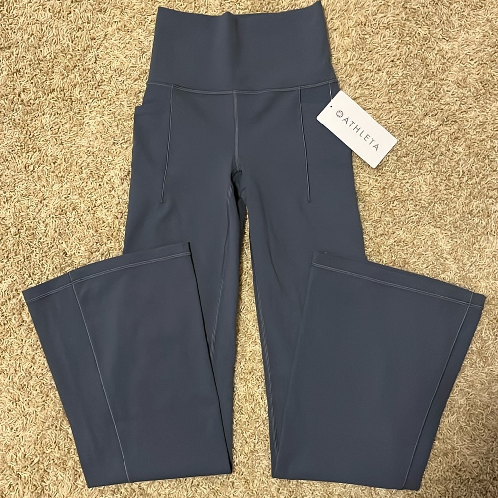 NWT Athleta salutation stash flare. Size XXS